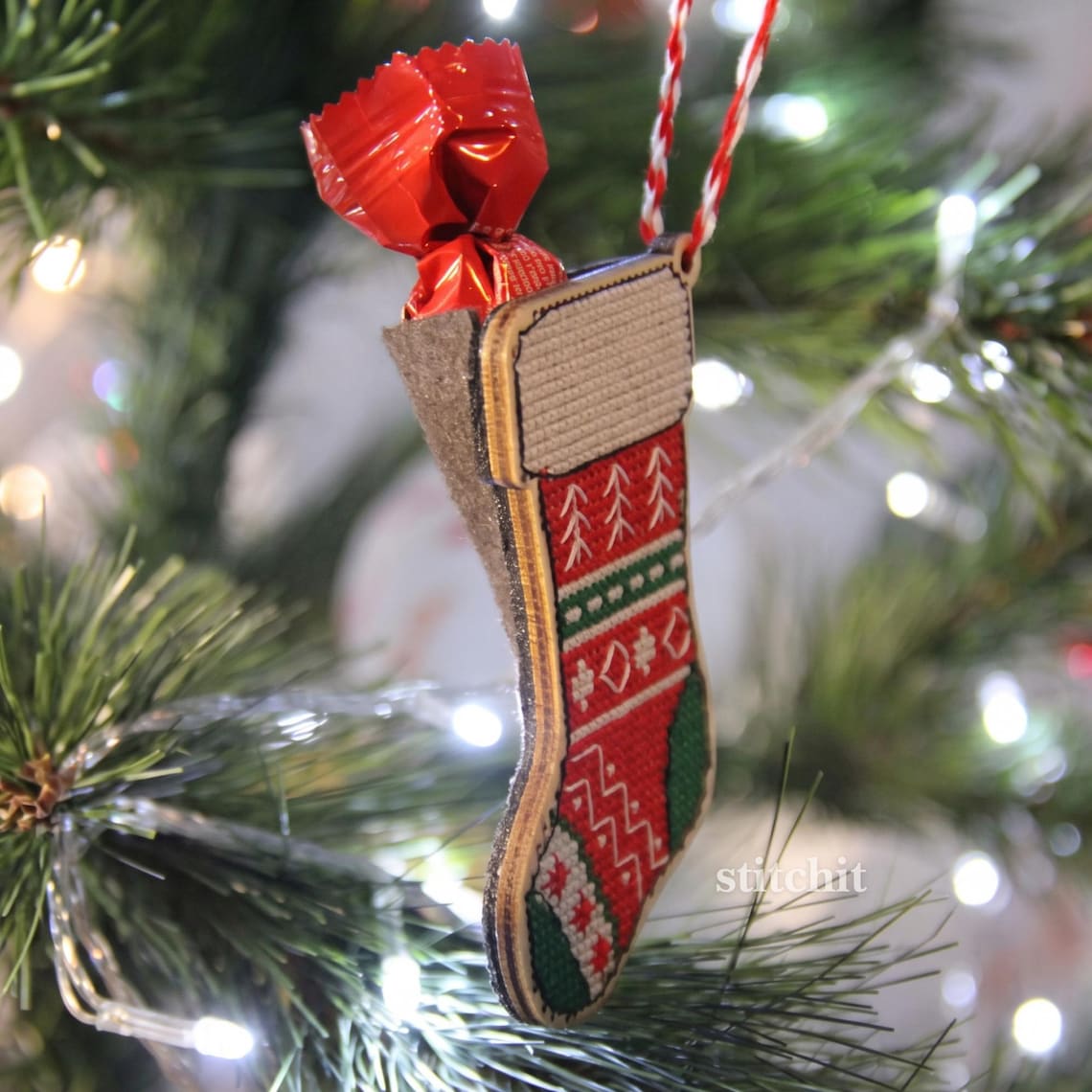 Small Embroidery Kit On Wood | Simple Ornaments Stockings | Product