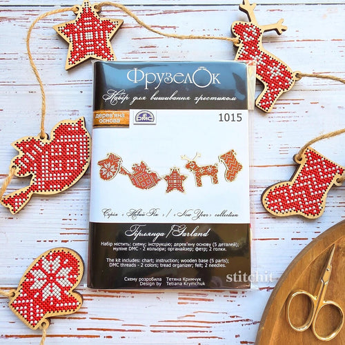 Small Embroidery Kit On Wood | Nordic Christmas Garland | Packaging And Product