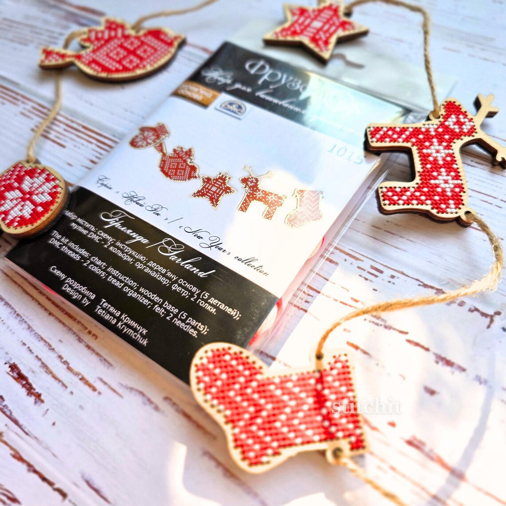 Small Embroidery Kit On Wood | Nordic Christmas Garland | Packaging And Product