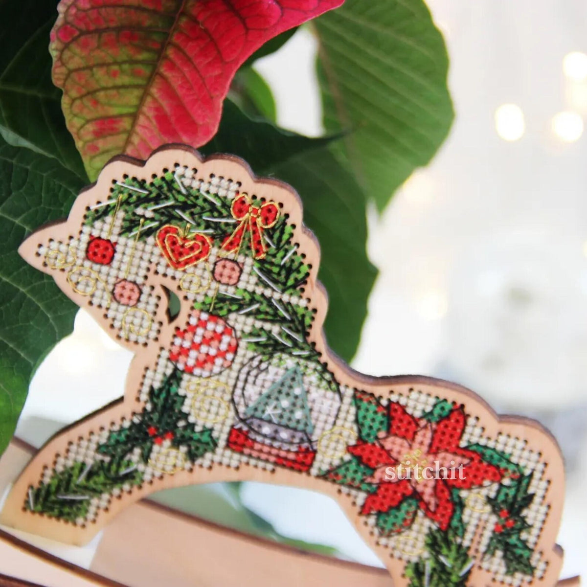 Small Embroidery Kit On Wood | Christmas Horse | Product