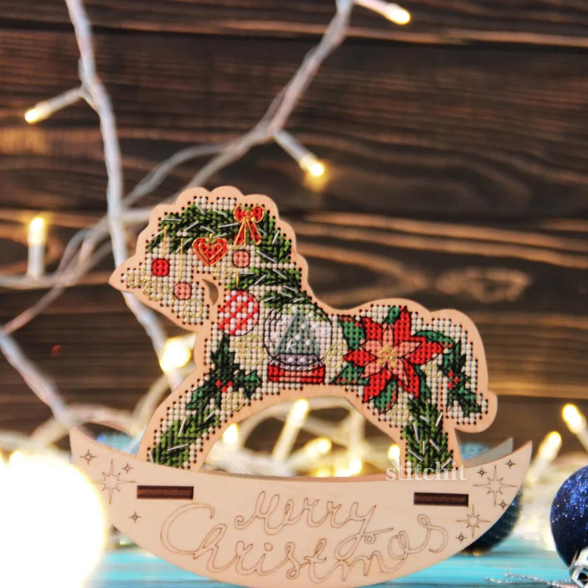 Small Embroidery Kit On Wood | Christmas Horse | Product And Christmas Lights