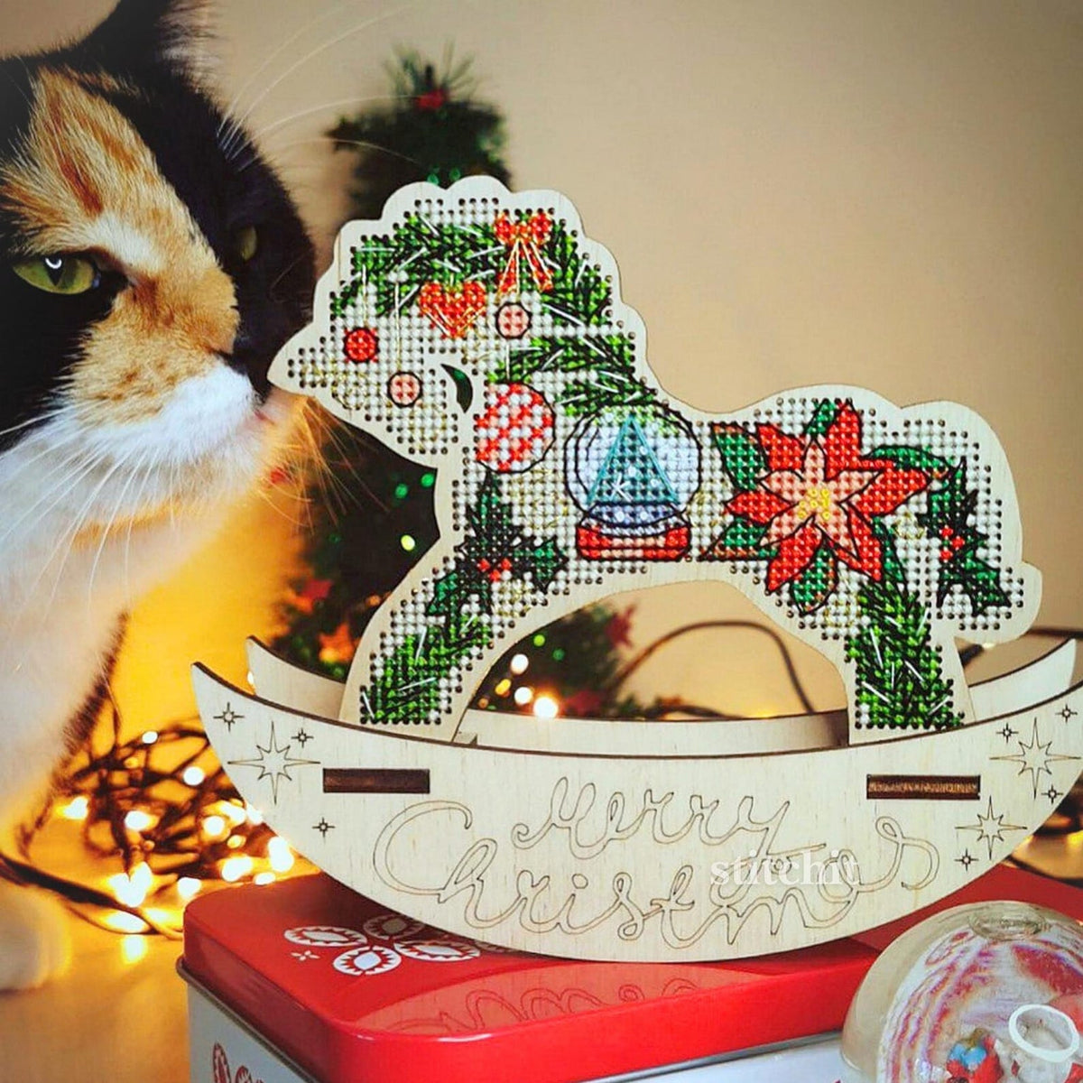 Small Embroidery Kit On Wood | Christmas Horse | Product And Cat