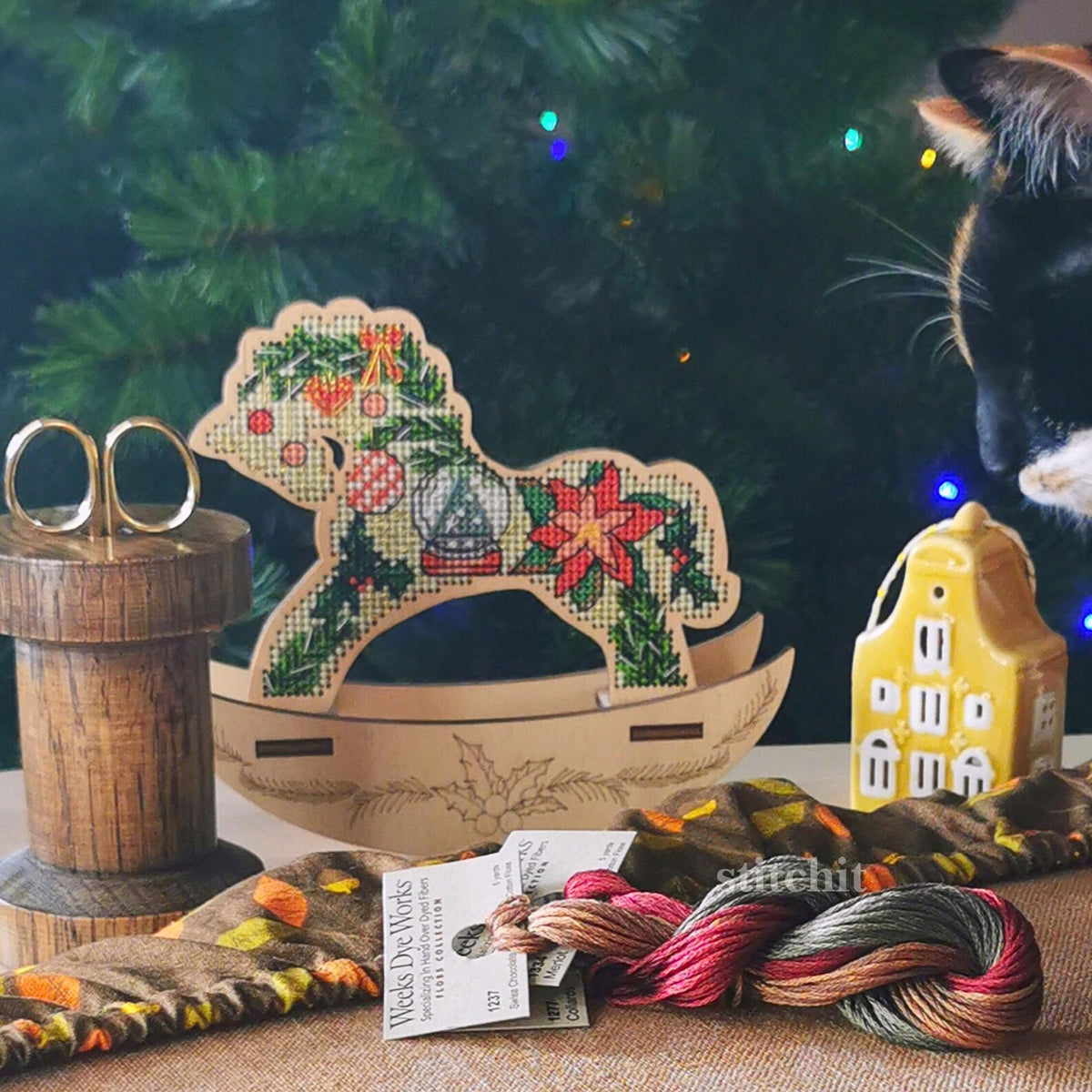 Small Embroidery Kit On Wood | Christmas Horse | Product, Christmas Decorations, Cat