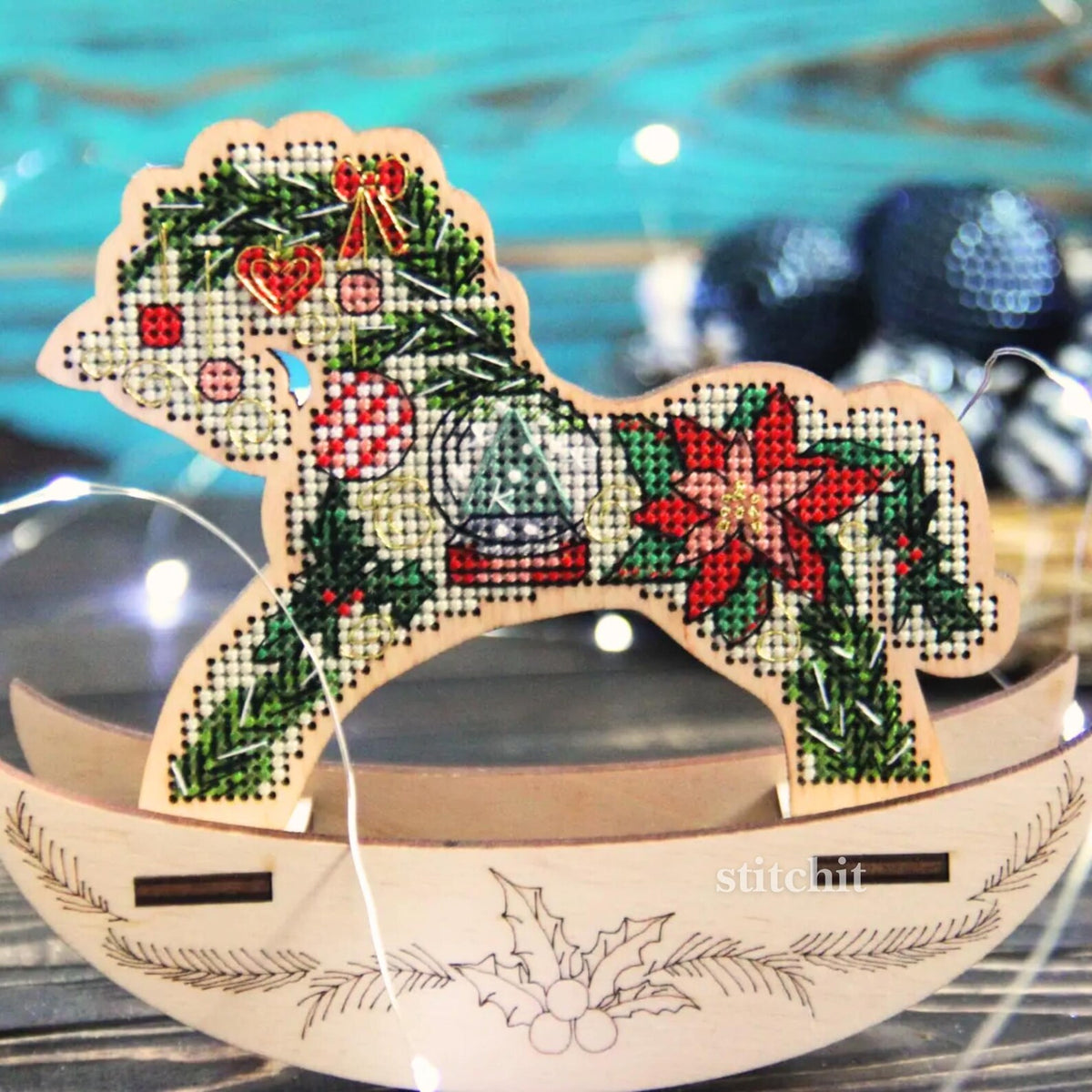 Small Embroidery Kit On Wood | Christmas Horse | Product