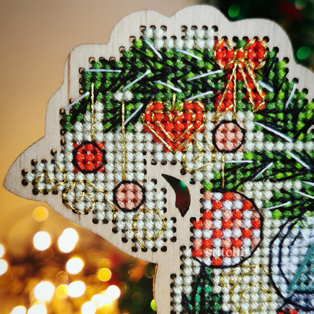 Small Embroidery Kit On Wood | Christmas Horse | Product Closeup