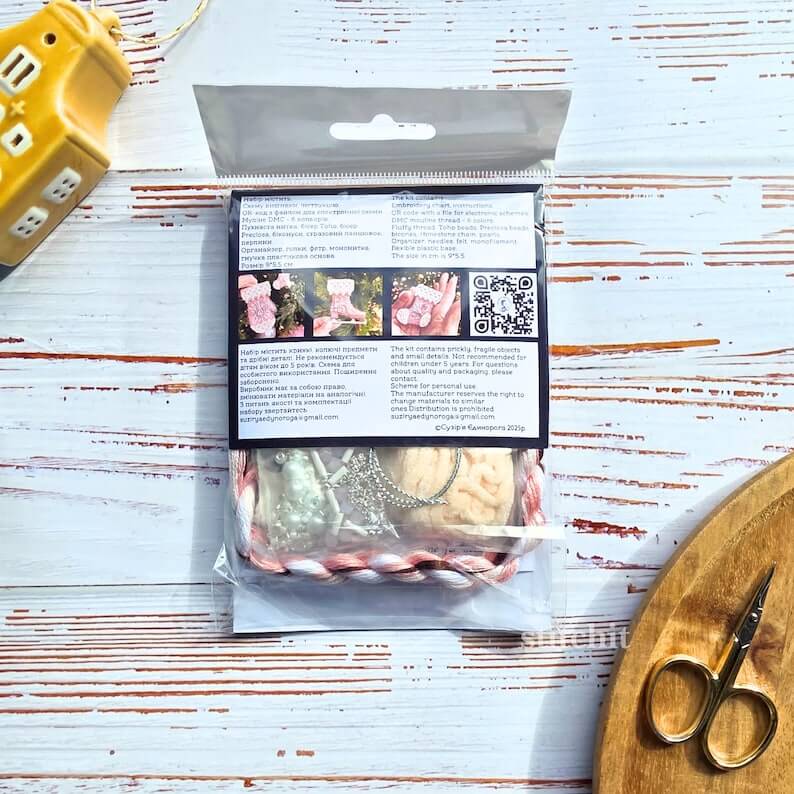 Modern Embroidery Kit On Plastic | Pink Mitten | Product Content