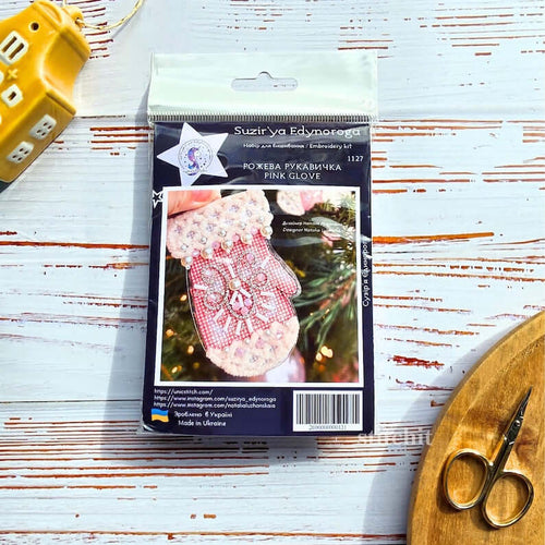 Modern Embroidery Kit On Plastic | Pink Mitten | Packaging