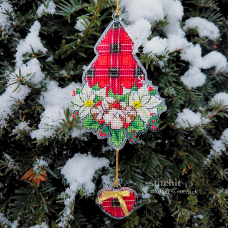 Small Embroidery Kit On Plastic | Christmas Tree | Product Preview On Christmas Tree
