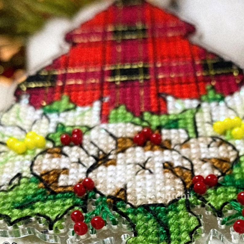 Small Embroidery Kit On Plastic | Christmas Tree | Product Preview Closeup