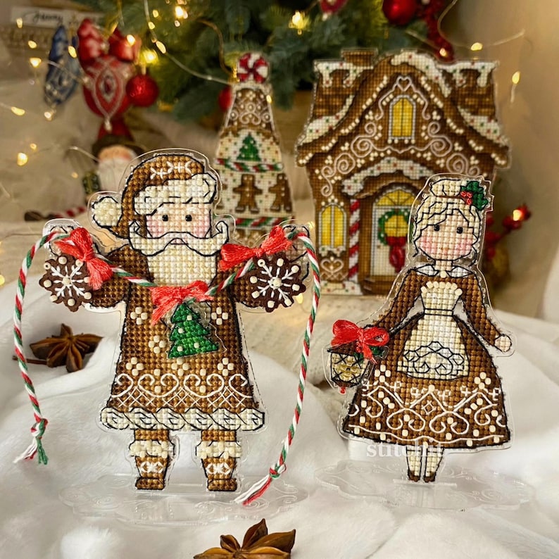Holiday Embroidery Kit On Plastic | Gingerbread Santa Couple | Product